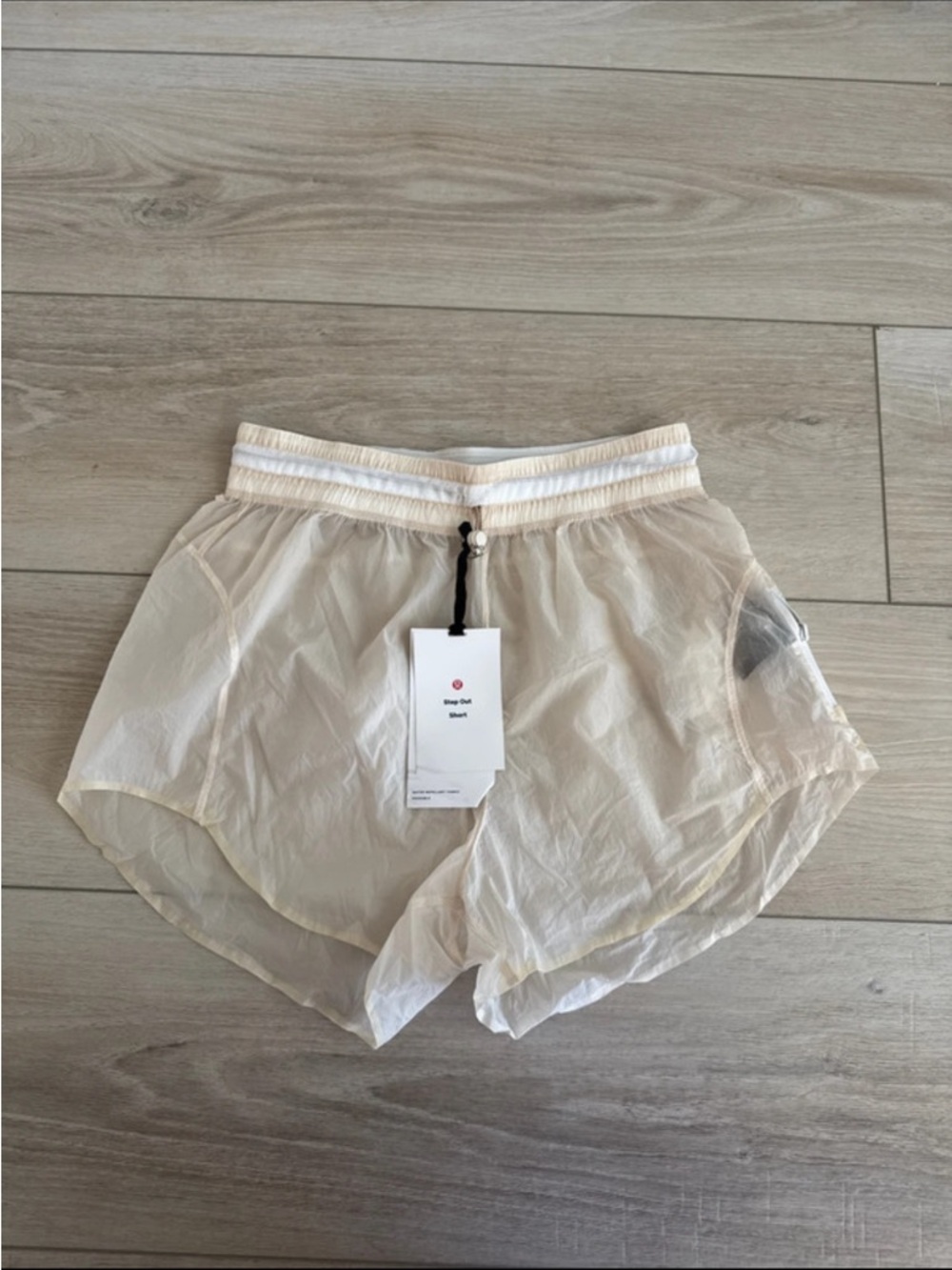 NWT lululemon step out shorts. Size 8.